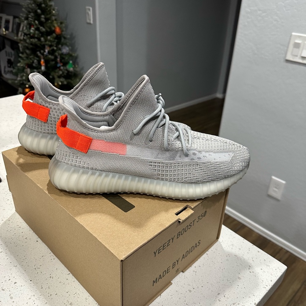 Yeezys v2 Tail Light